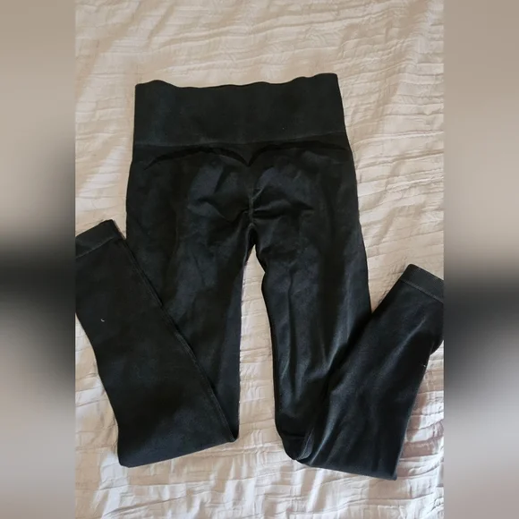 Black Gymshark Leggings - Picture 2 of 4